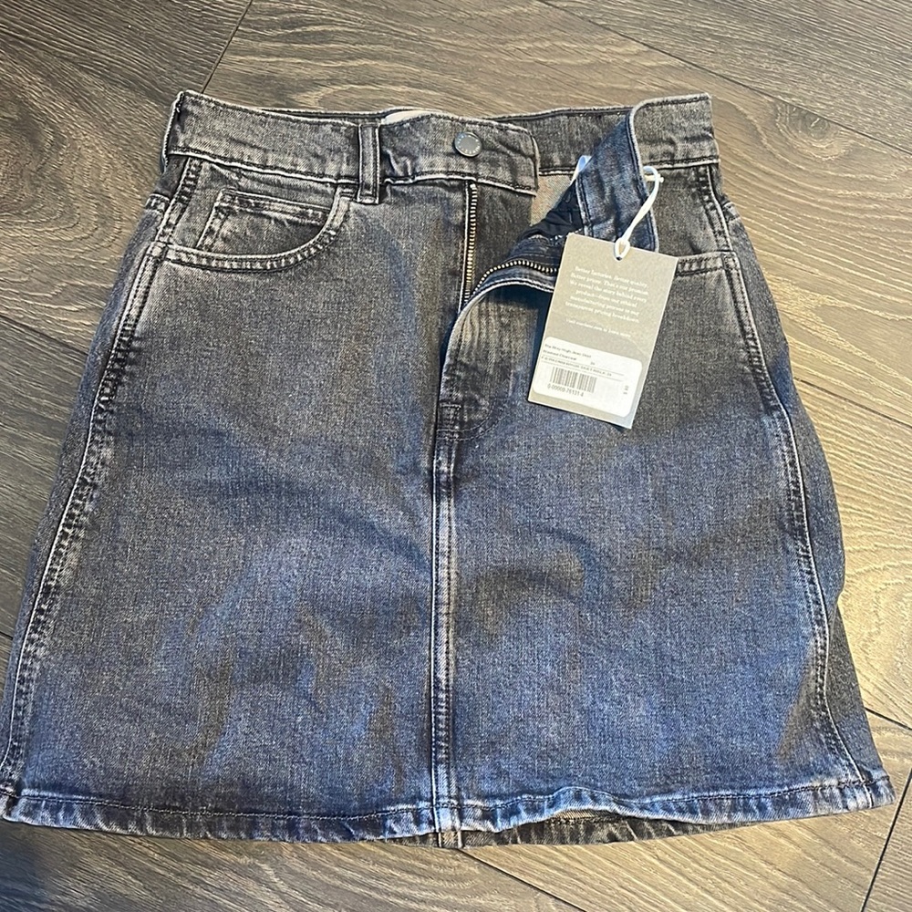 Everlane - denim skirt - size 24 - never worn!